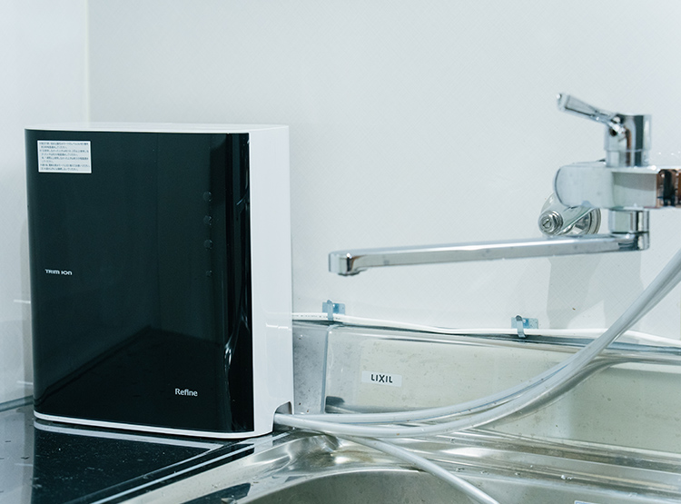写真:電解水素水整水器